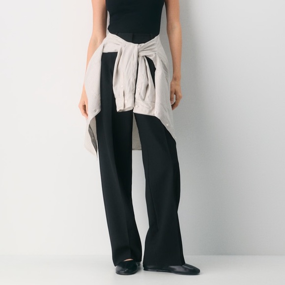 Aritzia The Effortless Pant - (Re)ssential in Black size 4 - Picture 2 of 8